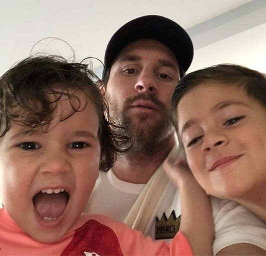 Zussen van Ronaldo reageren giftig op Gouden Bal van Modric: “Rotte wereld, met maffia en vuil geld”