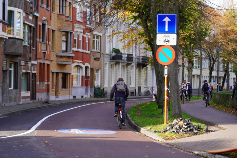 Officieel: vanaf morgen moeten fietsers op de baan rijden op de Coupure