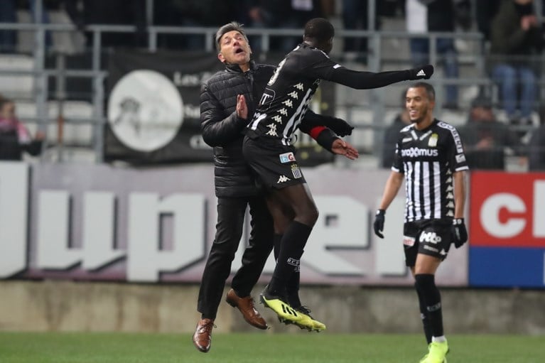 Mazzu-time! Charleroi springt over AA Gent naar zesde plaats dankzij twee goals in slotfase