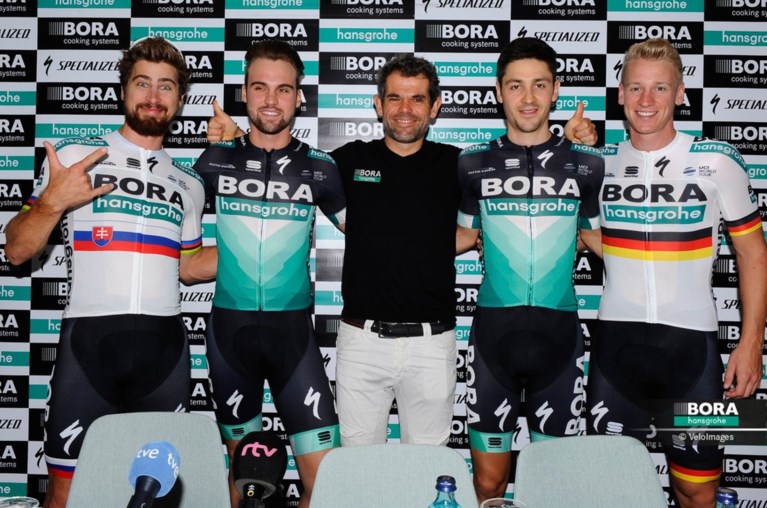 Dit zijn de nieuwe wielertruitjes in het profpeloton voor het seizoen 2019: Van Avermaet in het oranje, Dumoulin in het rood