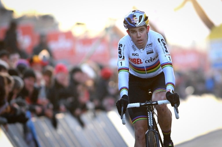 Van der Poel ziet Van Aert beter worden, Stybar genoot van eerste cross: “Startte vroeger achteraan als ik te laat was”