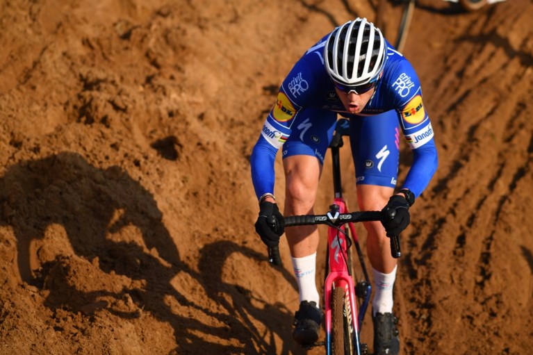 Van der Poel ziet Van Aert beter worden, Stybar genoot van eerste cross: “Startte vroeger achteraan als ik te laat was”