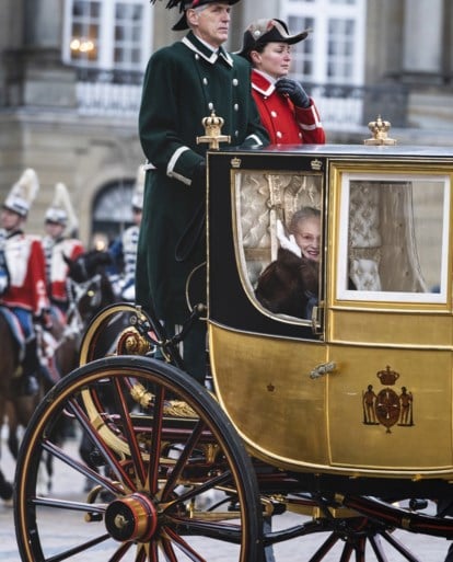 ROYALS. Is Meghan Markle zwanger van een tweeling? En brute pech voor dochter Caroline van Monaco
