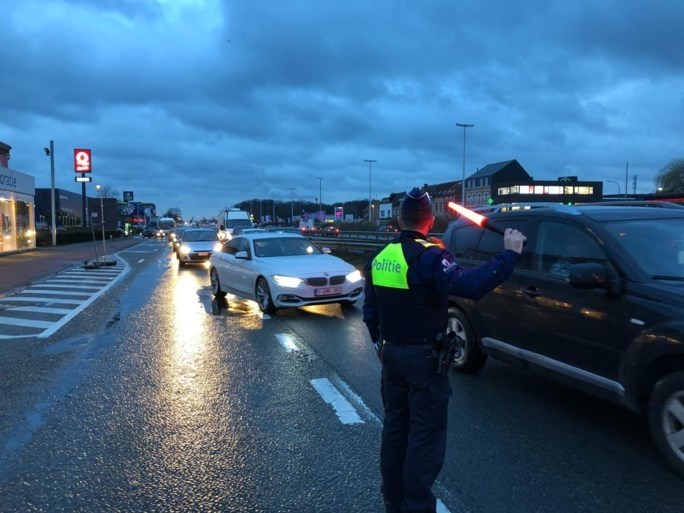 Enorme verkeerschaos na grondverzakking nabij Ikea Wilrijk: “Veel hinder, mijd de omgeving”