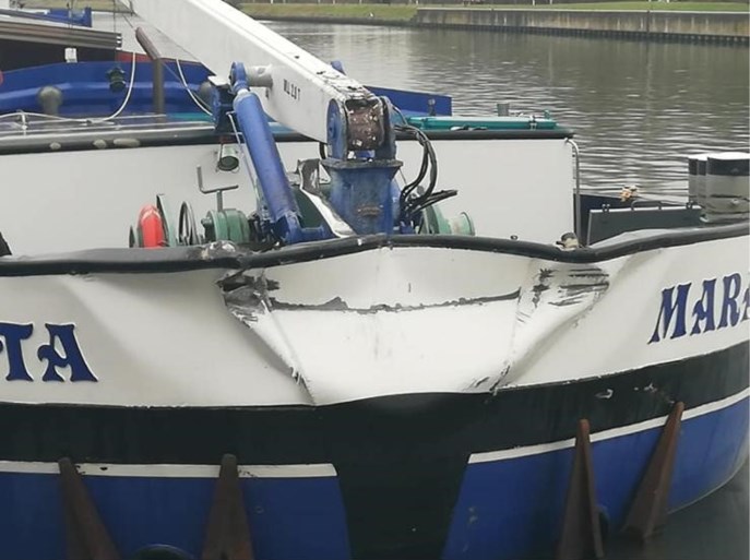 Binnenschip vaart tegen brug in Humbeek: “Detectiesysteem had schip niet opgemerkt”
