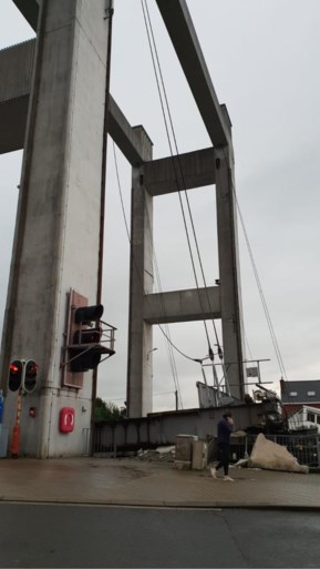 Binnenschip vaart tegen brug in Humbeek: “Detectiesysteem had schip niet opgemerkt”