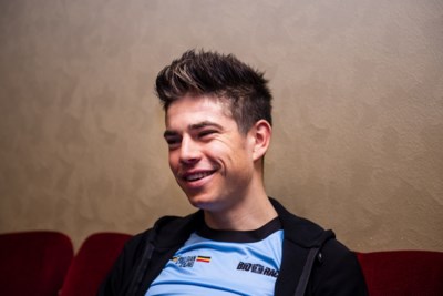 Wout van Aert en Toon Aerts opvallend ontspannen op persconf... - Het