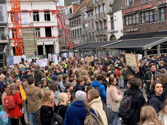 Theo Francken uit kritiek op burgemeesters die klimaatspijbelaars steunen: “Schaam u diep”