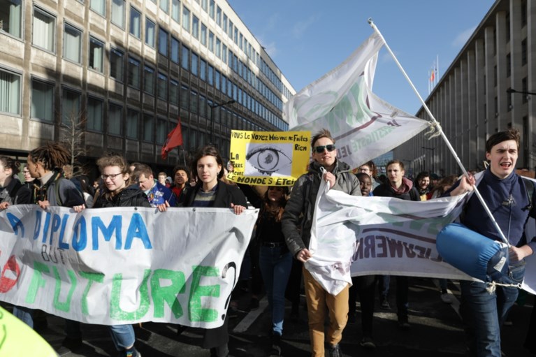 Theo Francken uit kritiek op burgemeesters die klimaatspijbelaars steunen: “Schaam u diep”