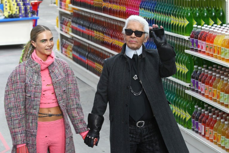 Modeontwerper Karl Lagerfeld overleden