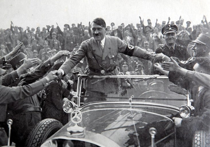 Minstens 27 Belgen krijgen nog altijd ‘Hitler-pensioen’ voor ‘trouw, loyaliteit en gehoorzaamheid’: bedragen “tot 1.275 euro per maand”