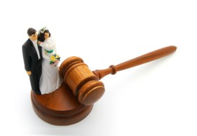 Vrouw (29) stomverbaasd bij het lezen van huwelijkscontract dat verloofde heeft opgesteld
