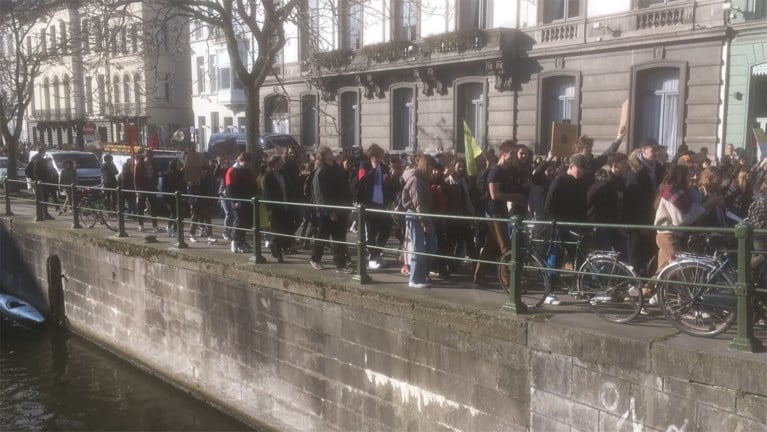 3.000 leerlingen op Gentse klimaatmars: “Boos! Kwaad! Woedend!