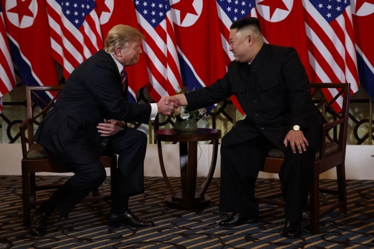 Eerste dag van ontmoeting tussen Donald Trump en Kim Jong-un zit erop: “Alle vertrouwen in dat het succesvolle top wordt”