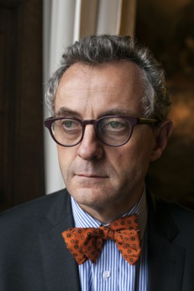 Jacht op portemonnee van bendes: “Tijd om mensensmokkelaars kaal te plukken”