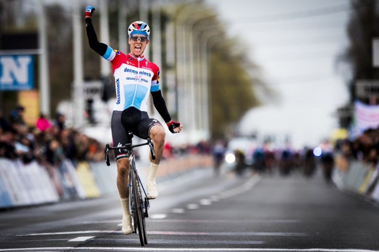 Tom Boonen verklaart het geheim van Quick Step en beschermt Wout van Aert: “Als die dit jaar nog uitslagen rijdt, petje af”