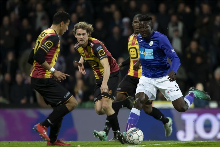 Beerschot Wilrijk blijft met tien man overeind tegen KV Mechelen in heenwedstrijd promotiefinale