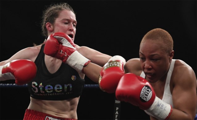 Delfine Persoon Wint Haar Tiende Wbc Gordel En Mag Het In