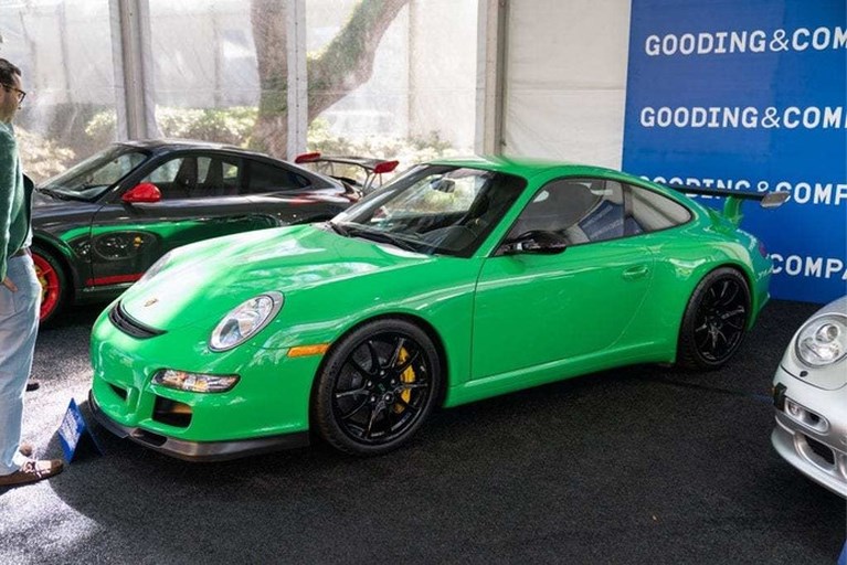 WhatsApp-oprichter veilt tien peperdure Porsches