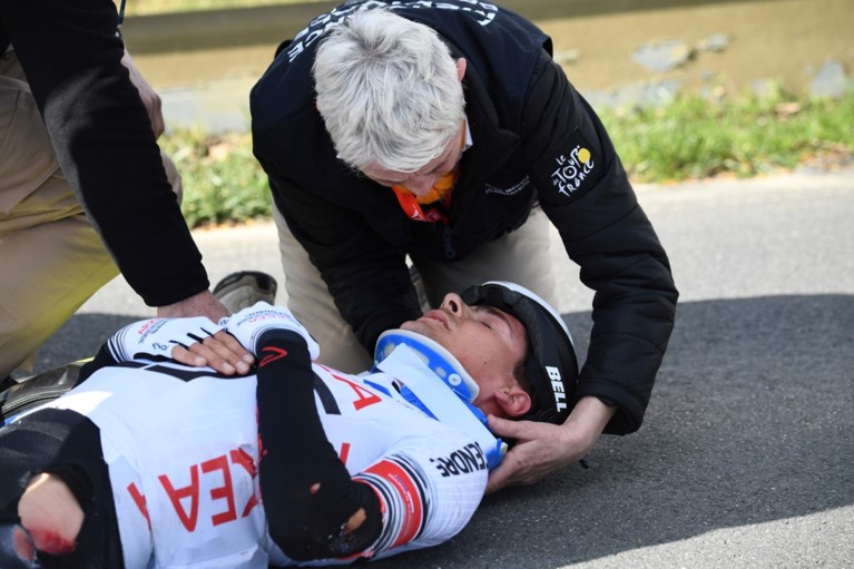 Opnieuw zware slachtoffers in Parijs-Nice: halswervelbreuk voor Barguil, Uran breekt sleutelbeen