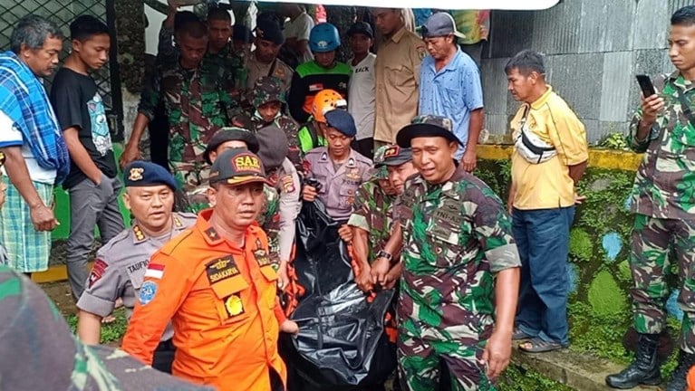Al zeker 92 doden door noodweer in Indonesië