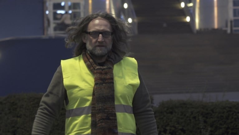 Voetbalstadion of concertzaal, met een fluohesje aan mag je overal binnen: “Verontrustend, maar verbaast me niet”