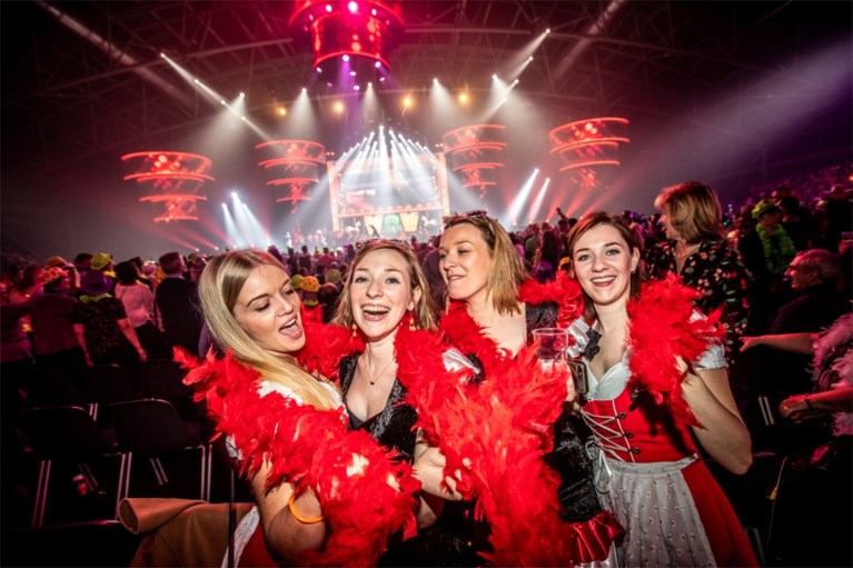 Na 13 jaar nog steeds geen sleet op de formule: Romeo’s & Laura Lynn trekken Schlagerfestival op gang