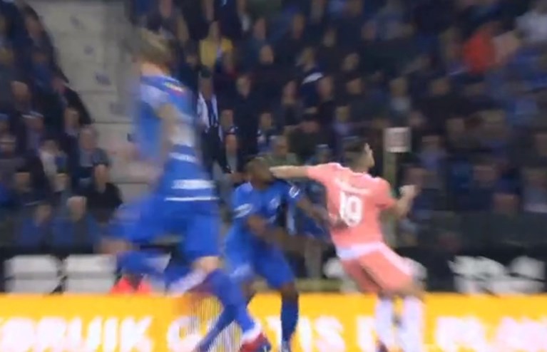 Meteen commotie in Genk na eerste kopduel van Santini: Anderlecht-spits komt er vanaf zonder geel