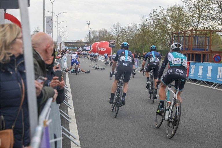 Luxeknecht van Sagan loopt hersenschudding en halswervelbreuk op bij zware val in Dwars door Vlaanderen