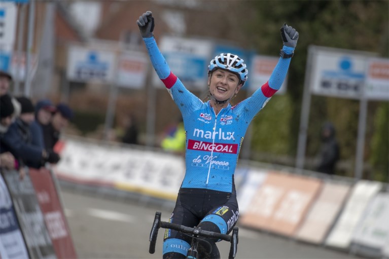 Bom in het veldrijden! Nederlandse revelatie Denise Betsema testte positief op anabole steroïden: “Wat een nachtmerrie”