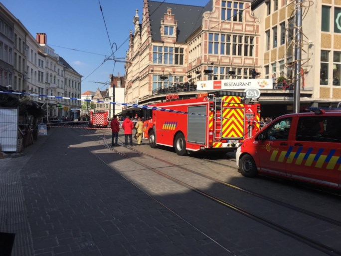 Korenmarkt kort ontruimd na gasgeur in Pizza Hut