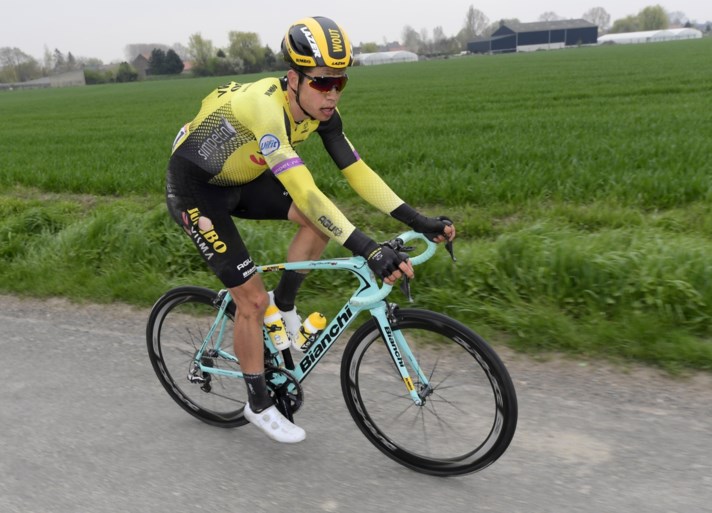 Wout van Aert kan amper spreken na pech in het Bos van Wallers en bizarre valpartij nadien: “Ik ben stikkapot”