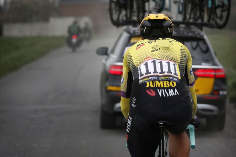 Wout van Aert kreeg tijdens ongelofelijke inhaalrace in Parijs-Roubaix nog twee boetes aangesmeerd