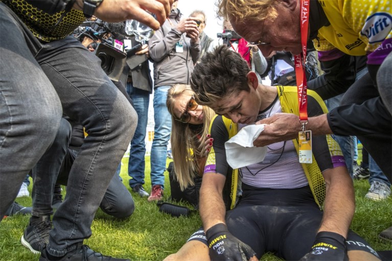 Wout van Aert kreeg tijdens ongelofelijke inhaalrace in Parijs-Roubaix nog twee boetes aangesmeerd
