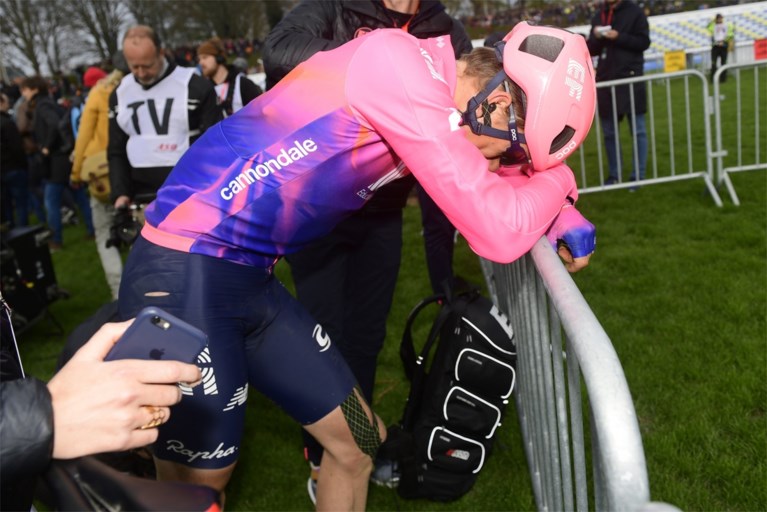 Dolblije Philippe Gilbert huilt, ook Sep Vanmarcke in tranen na Parijs-Roubaix: “Zonder die pech hadden ze mij er nooit afgereden”