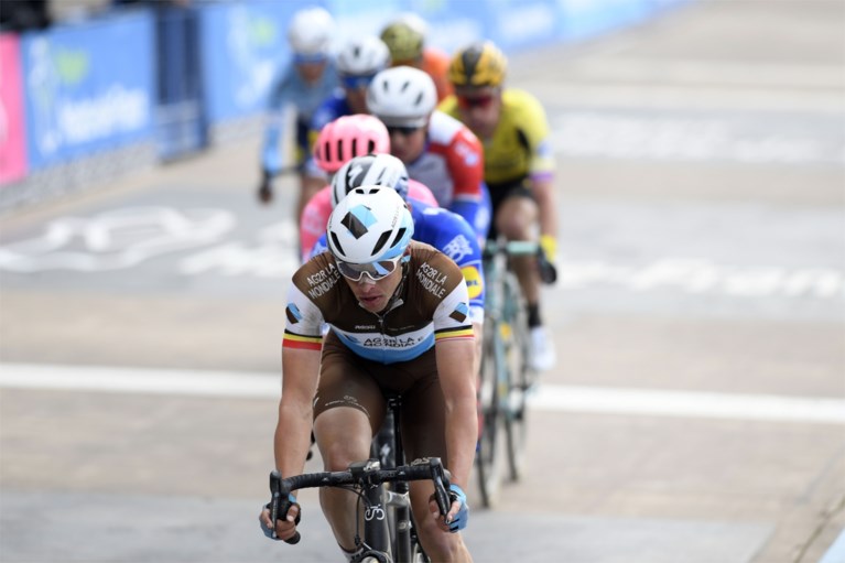 Greg Van Avermaet wil nog niet vooruitkijken na teleurstellende Parijs-Roubaix: “Ik kan maar één iemand iets verwijten”