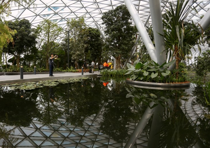 Veel meer dan een luchthaven: hoogste indoorwaterval ter wereld in nieuwe vleugel van Singapore Airport
