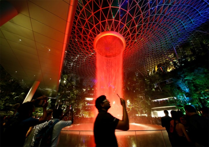 Veel meer dan een luchthaven: hoogste indoorwaterval ter wereld in nieuwe vleugel van Singapore Airport