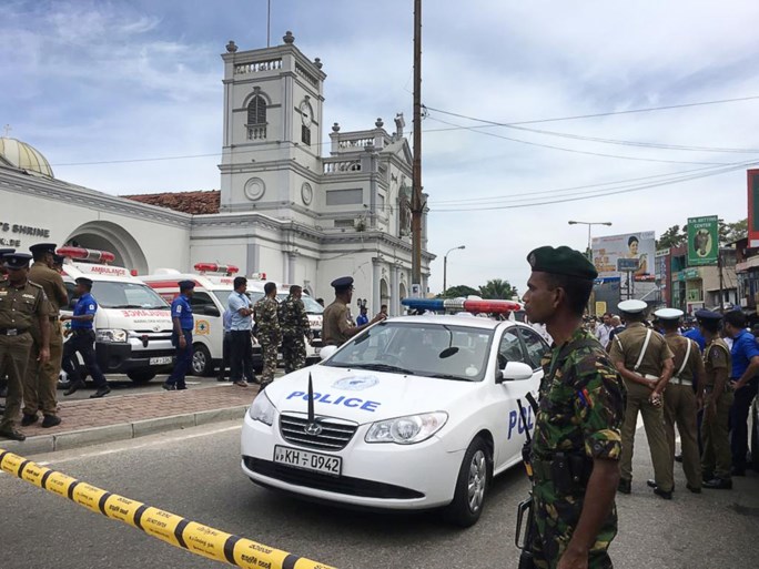 Acht aanslagen in hotels en kerken Sri Lanka: dodentol blijft maar oplopen, acht verdachten opgepakt