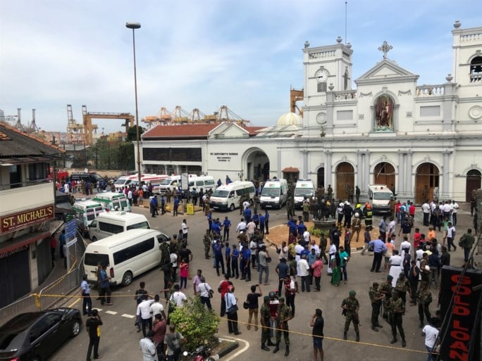 Acht aanslagen in hotels en kerken Sri Lanka: dodentol blijft maar oplopen, acht verdachten opgepakt