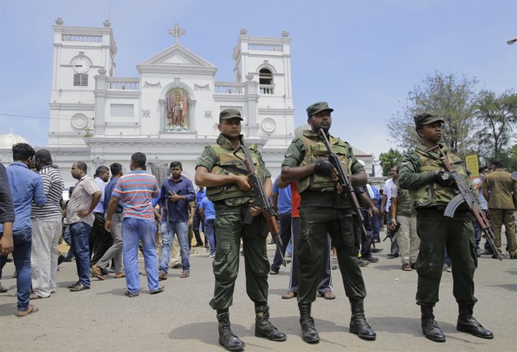 Acht aanslagen in hotels en kerken Sri Lanka: dodentol blijft maar oplopen, acht verdachten opgepakt