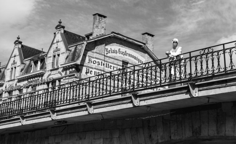 Het prikkelende Durbuy van Marc Coucke: kunstboek zet stadje in de schijnwerpers