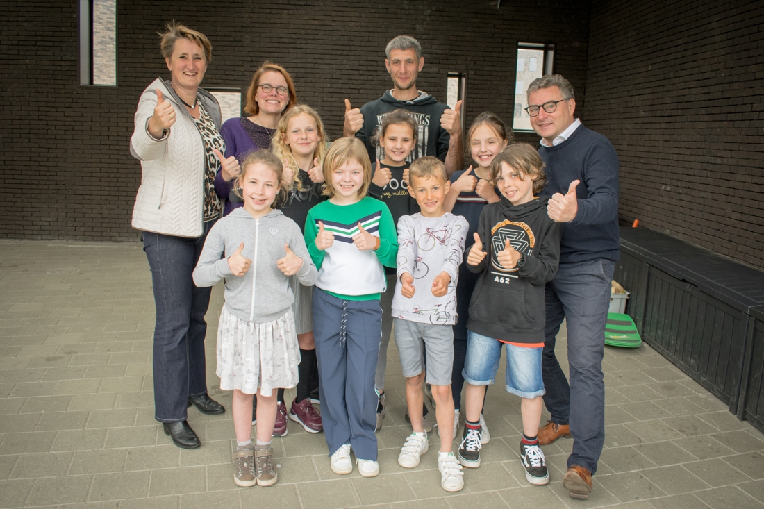 Minister Van Den Heuvel Brengt Bezoek Aan School Op Buitenle... (Heist ...