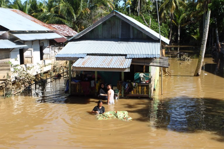 Bijna 40 doden bij overstromingen in Indonesië