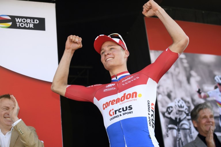 Opa Raymond Poulidor verklaart het succes van kleinzoon Mathieu van der Poel: “Hij luistert naar niemand en neemt niets serieus”