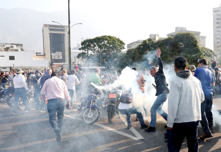 Oppositieleider Venezuela zet samen met militairen opstand op poten: “Laatste fase om onrechtmatig bewind af te zetten”