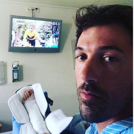 Fabian Cancellara op zoek naar knuffel voor ontroostbare dochter, zelf opnieuw in de lappenmand met geïnfecteerde voet