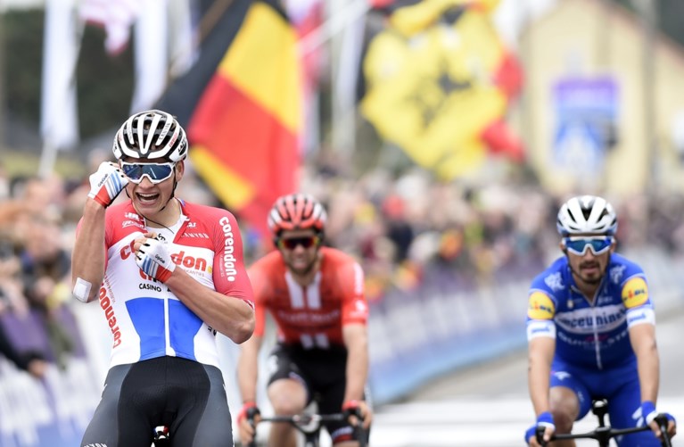 Opa Raymond Poulidor verklaart het succes van kleinzoon Mathieu van der Poel: “Hij luistert naar niemand en neemt niets serieus”