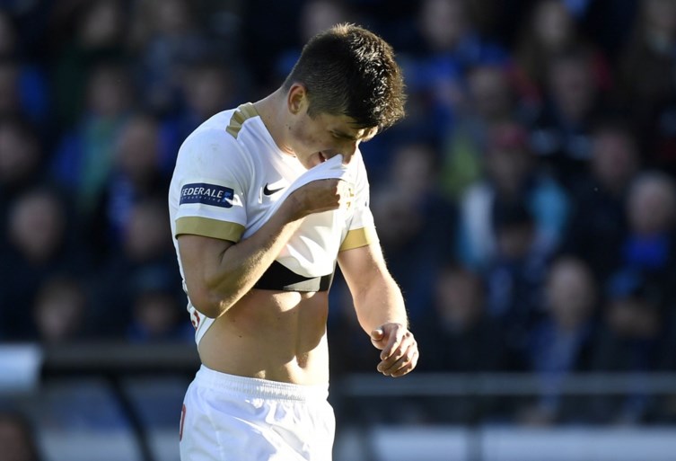 Als een leeuw in een kooi: Club Brugge veegt na de rust vroege achterstand op een kwartier weg en houdt titelkansje gaaf