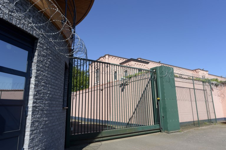 Illegalencentrum breidt uit met veertien kamers